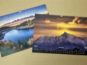 Fotografie 3: Nástěnný měsíční kalendář A3 na šířku 420 × 297 mm
