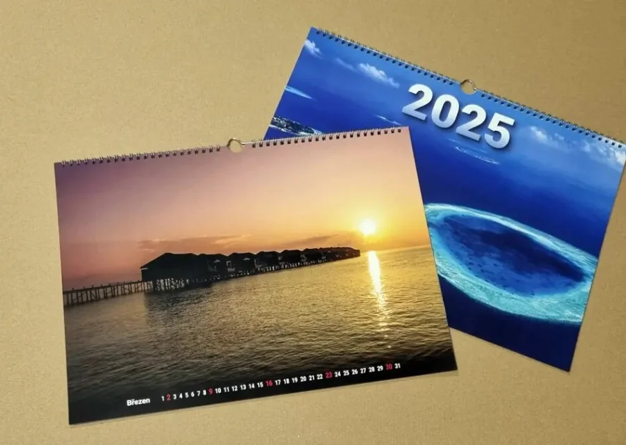 Měsíční nástěnný kalendář A3 s vlastní fotografií