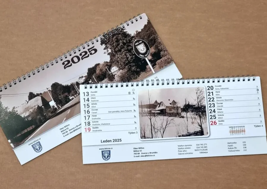 Dvoutýdenní stolní kalendář 300 × 100 mm s erbem obce a potiskem zad