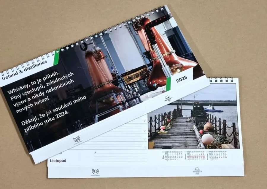 Týdenní stolní kalendář s vlastními produktovými fotografiemi